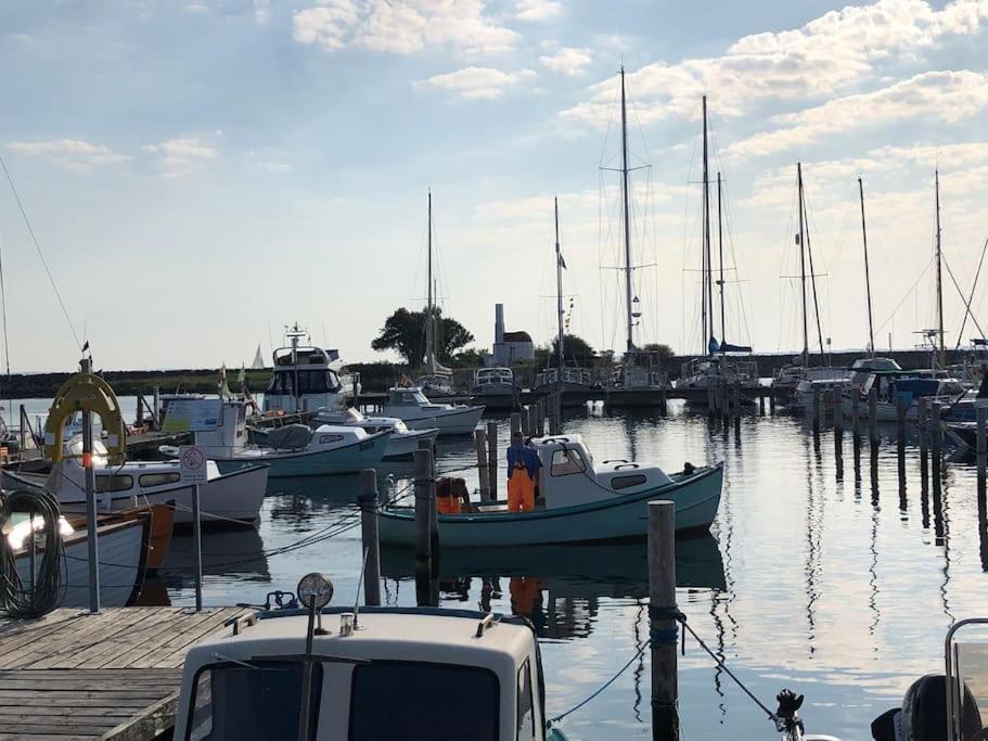 Skont Fiskerhus. Taet Pa By, Havn Og Havet Vila Marstal Exterior foto