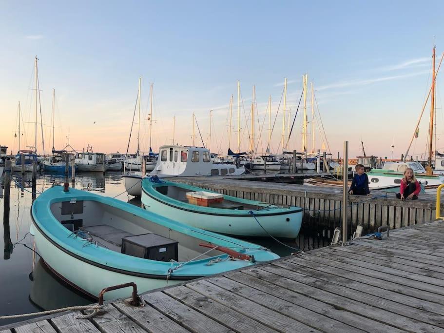 Skont Fiskerhus. Taet Pa By, Havn Og Havet Vila Marstal Exterior foto